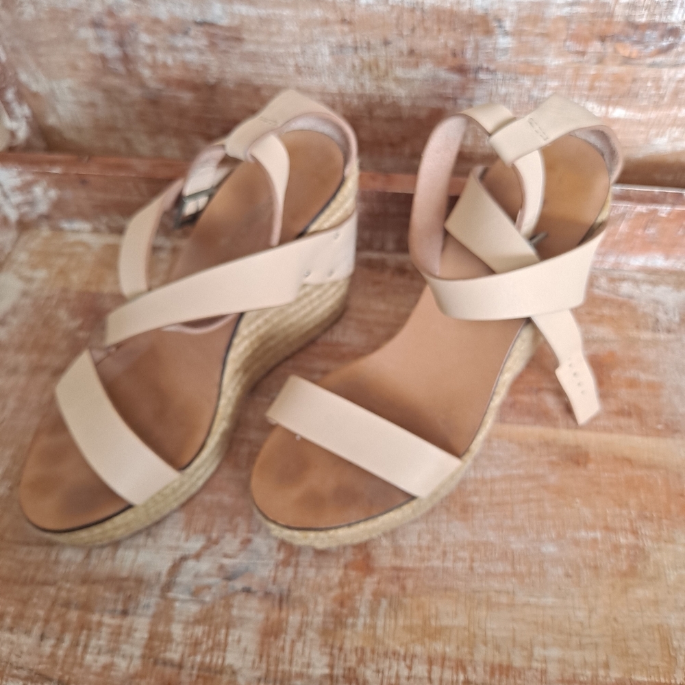 Sandals - Picture 7 of 7
